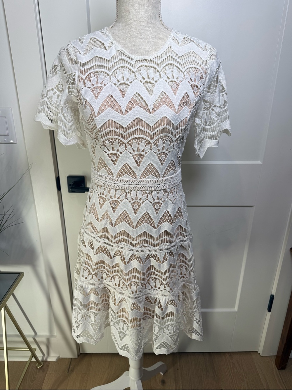Skies Are Blue White Lace Fit & Flare Dress | XS | Chevron Crochet | Lined